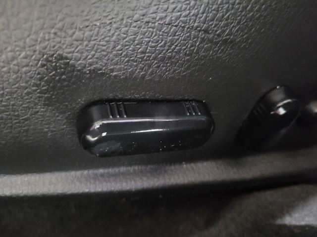 Used 2012 Lincoln MKZ image 27