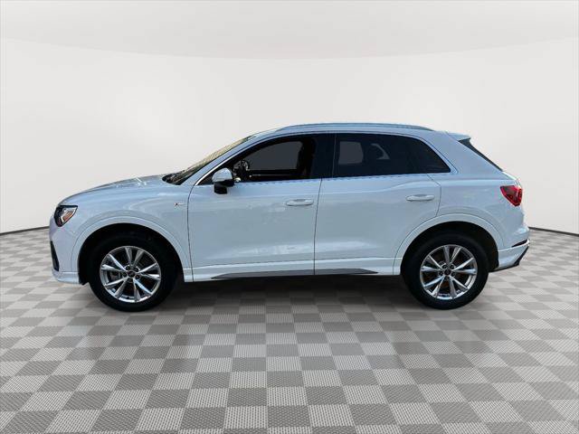 Used 2024 Audi Q3 2.0T Premium w/ Convenience Package AWD/4WD image 2