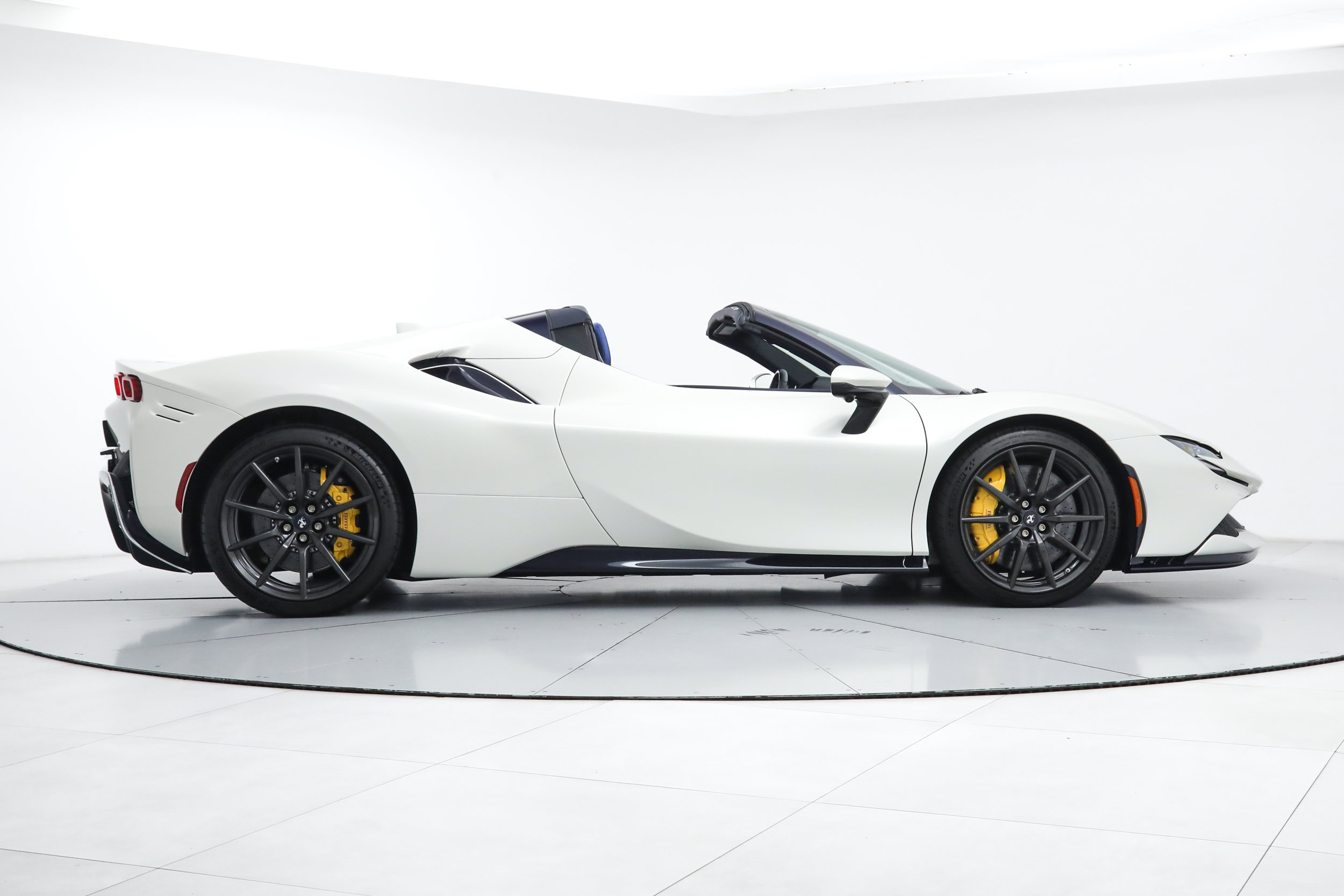 Certified 2022 Ferrari SF90 Spider AWD/4WD image 10