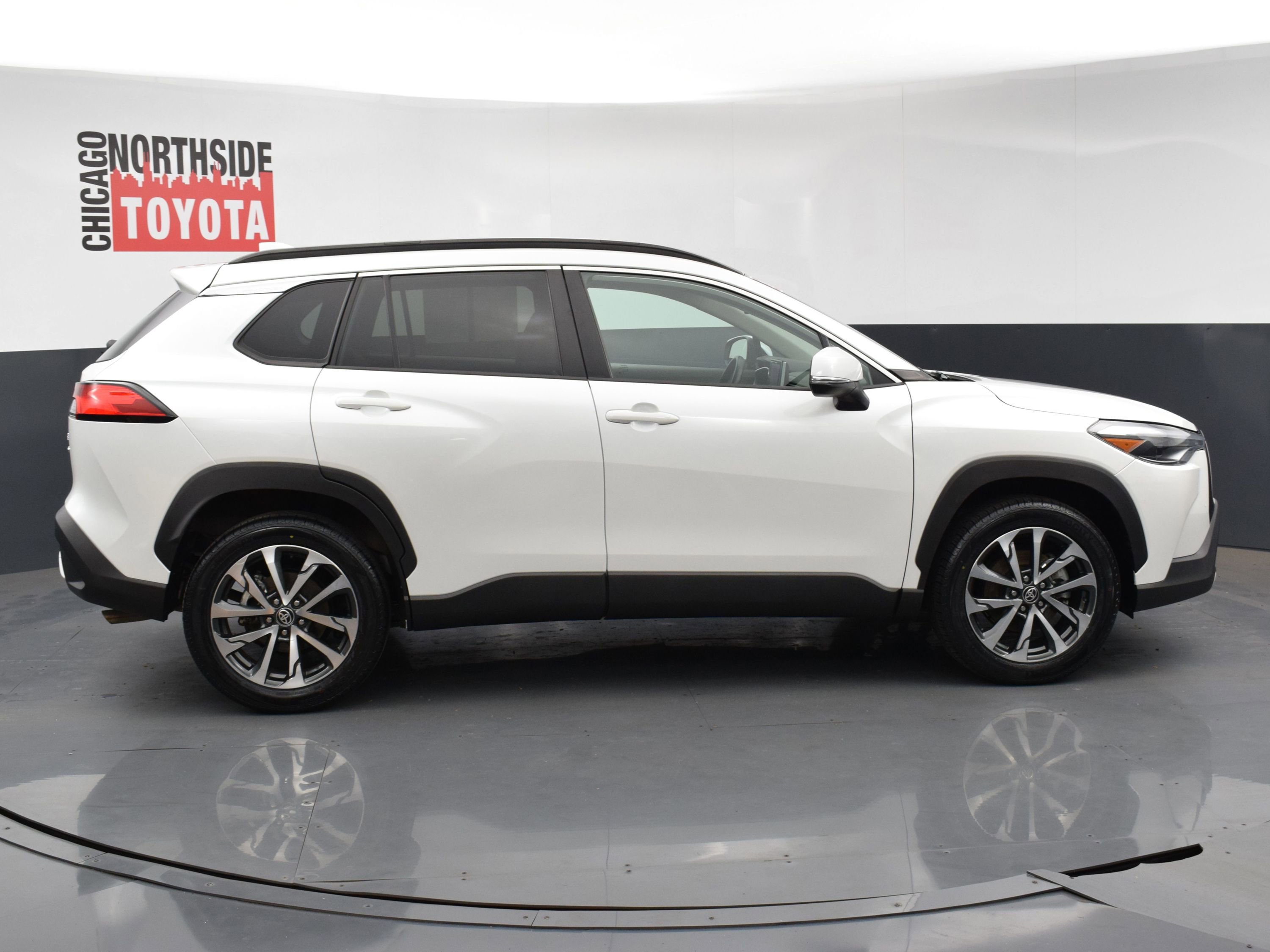 Used 2022 Toyota Corolla Cross XLE image 5