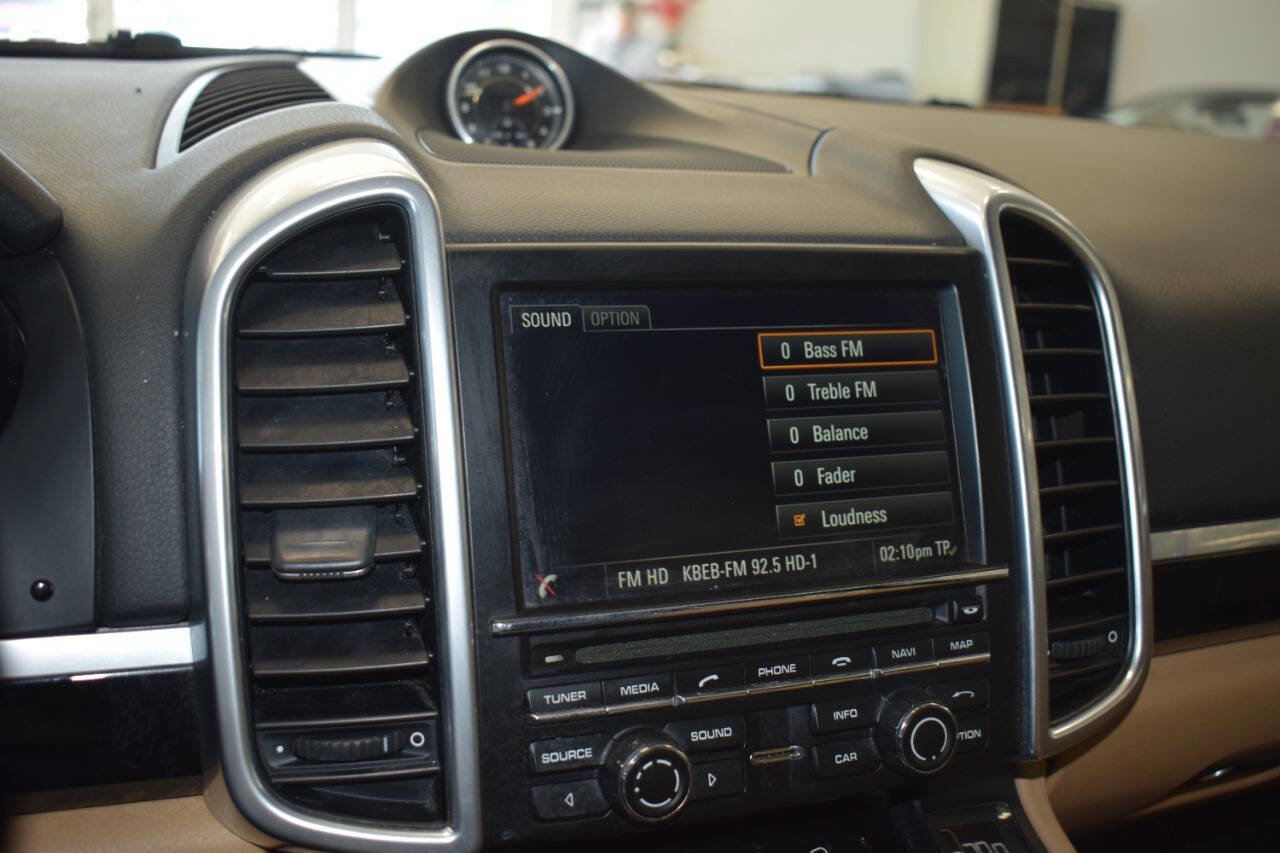 Used 2016 Porsche Cayenne image 19