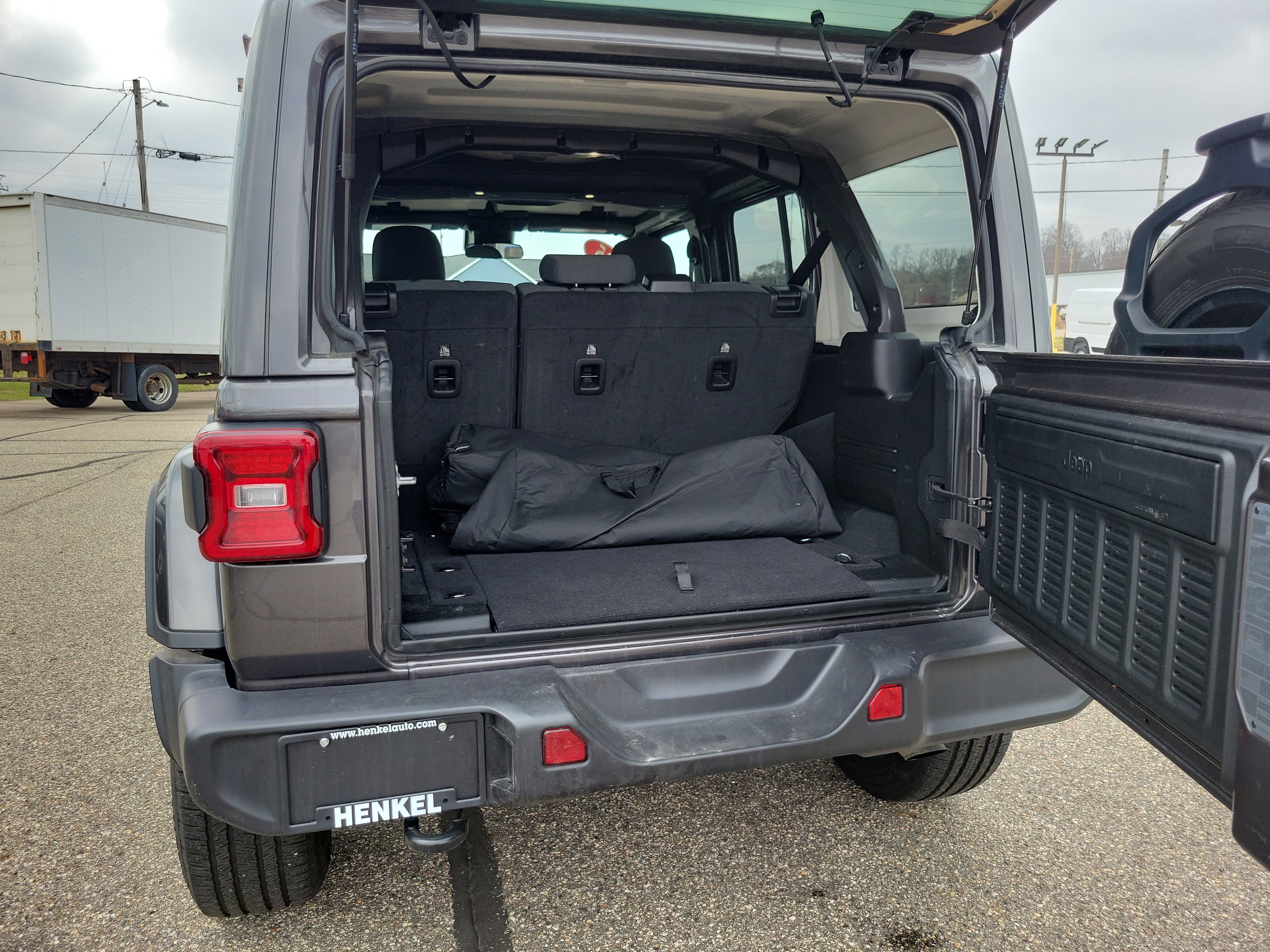 Used 2025 Jeep Wrangler Unlimited Sahara image 19