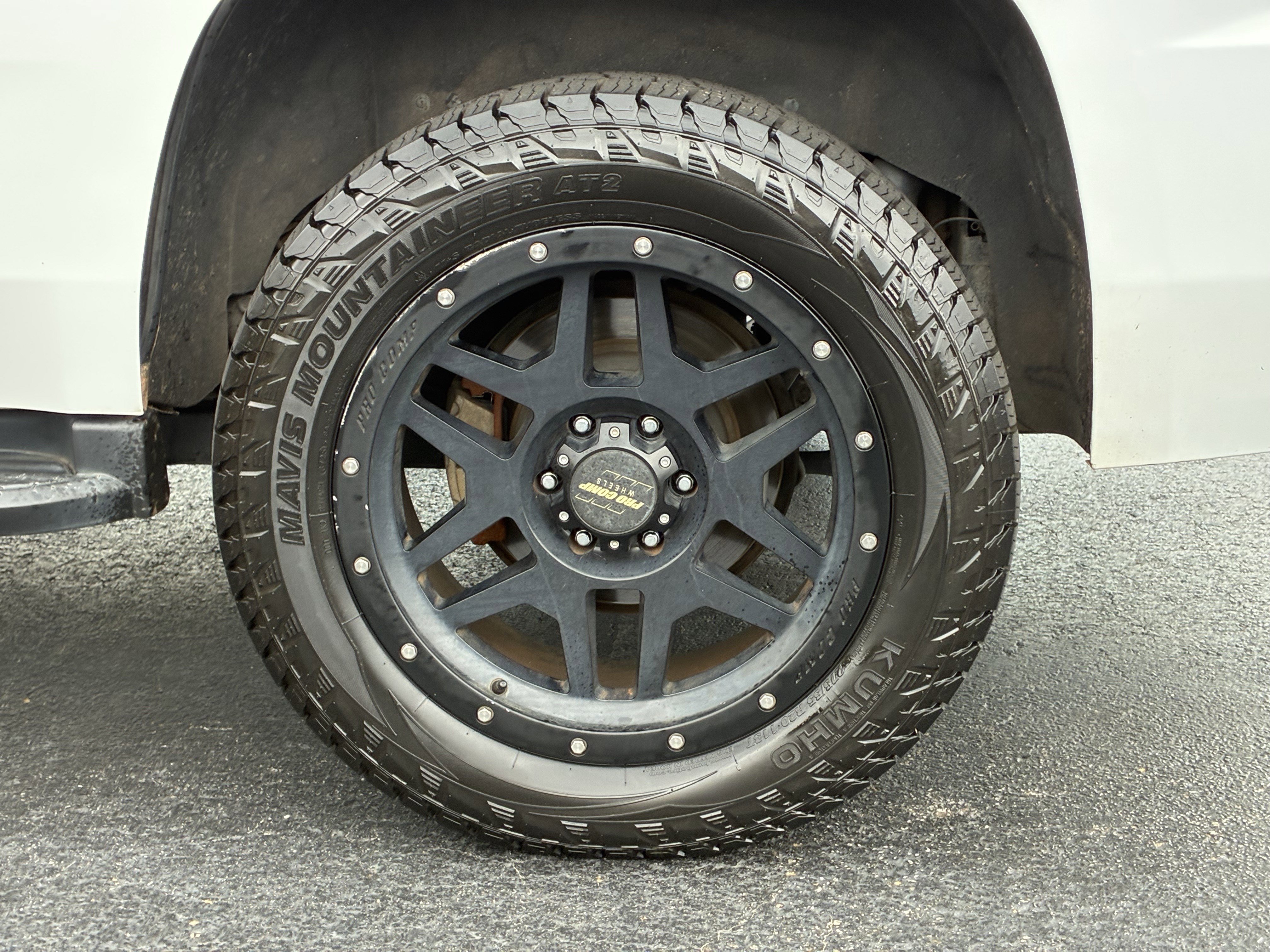 Used 2019 Chevrolet Tahoe LS w/ All-Season Package RWD image 18