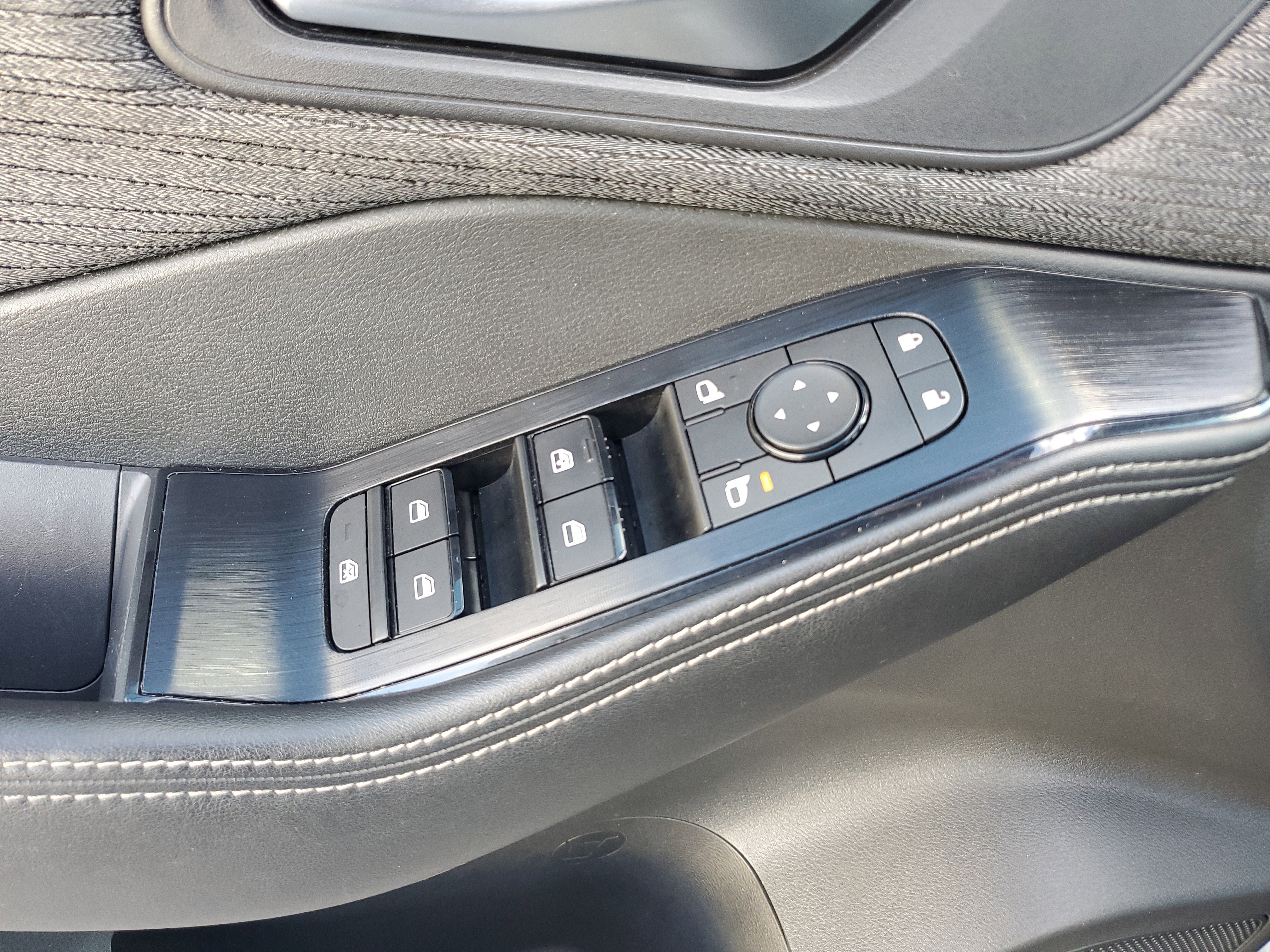 Used 2022 Nissan Rogue SV image 28