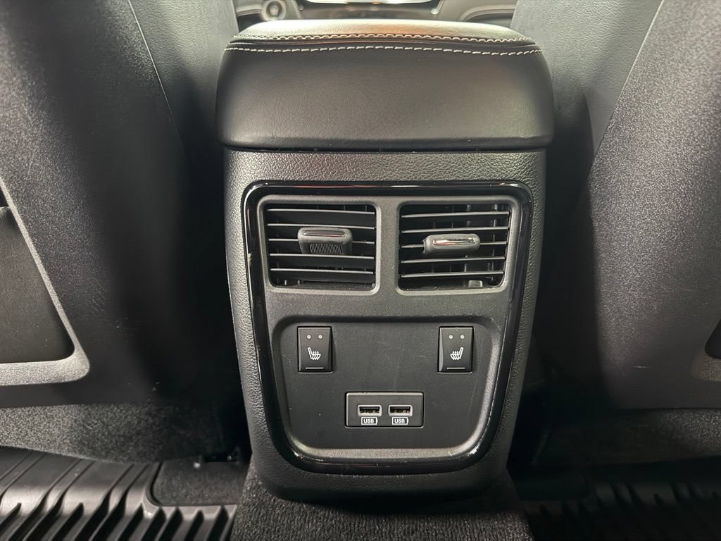 Used 2023 Chrysler 300 C RWD image 14