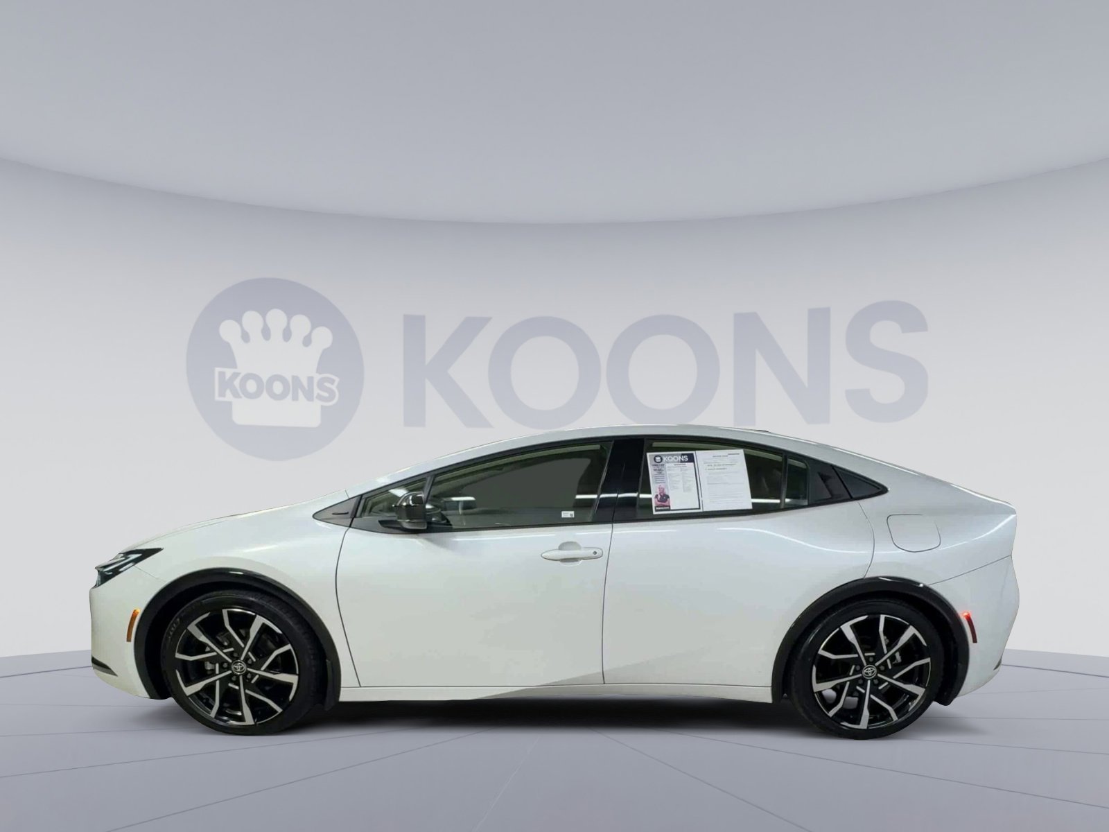 Used 2024 Toyota Prius Prime FWD image 7
