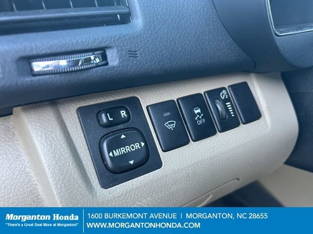 Used 2012 Toyota Highlander FWD w/ Tech Pkg image 17