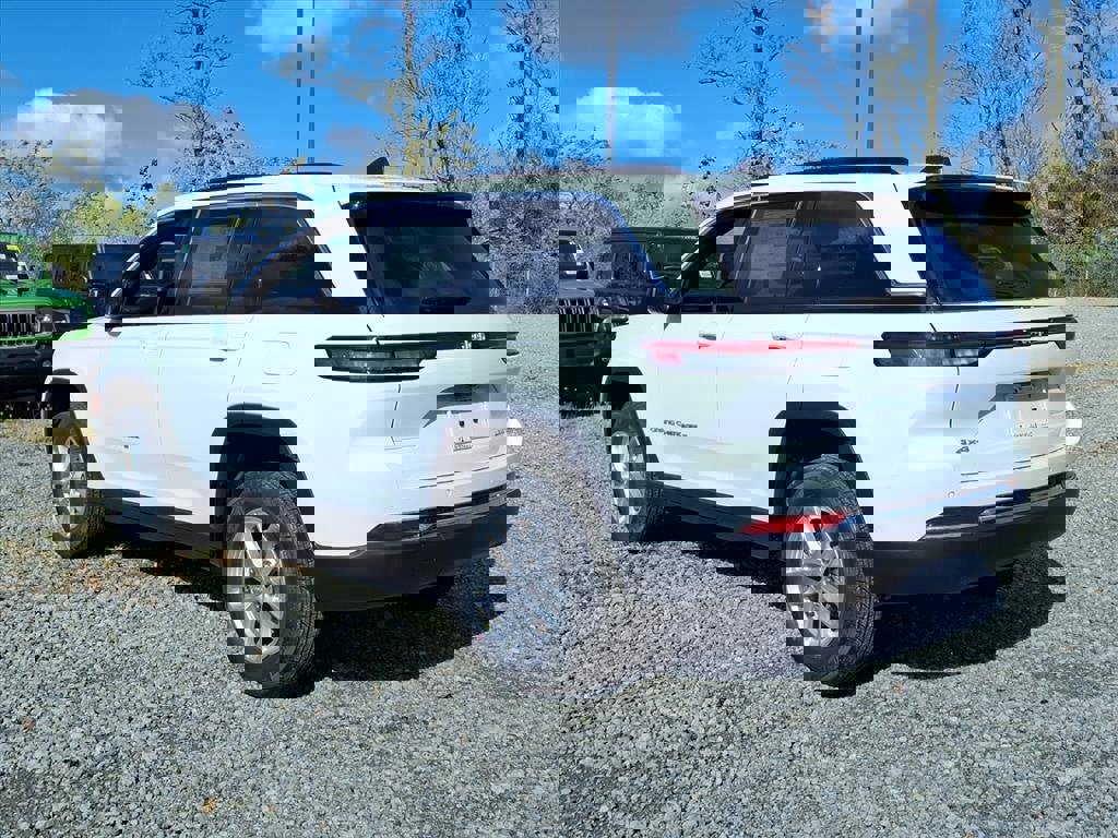 New 2025 Jeep Grand Cherokee Laredo X w/ Luxury Tech Group I image 3