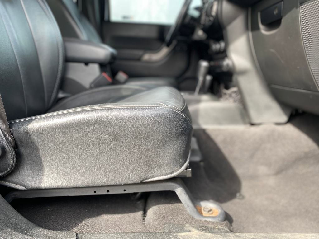 Used 2018 Jeep Wrangler Unlimited Sahara AWD/4WD image 11