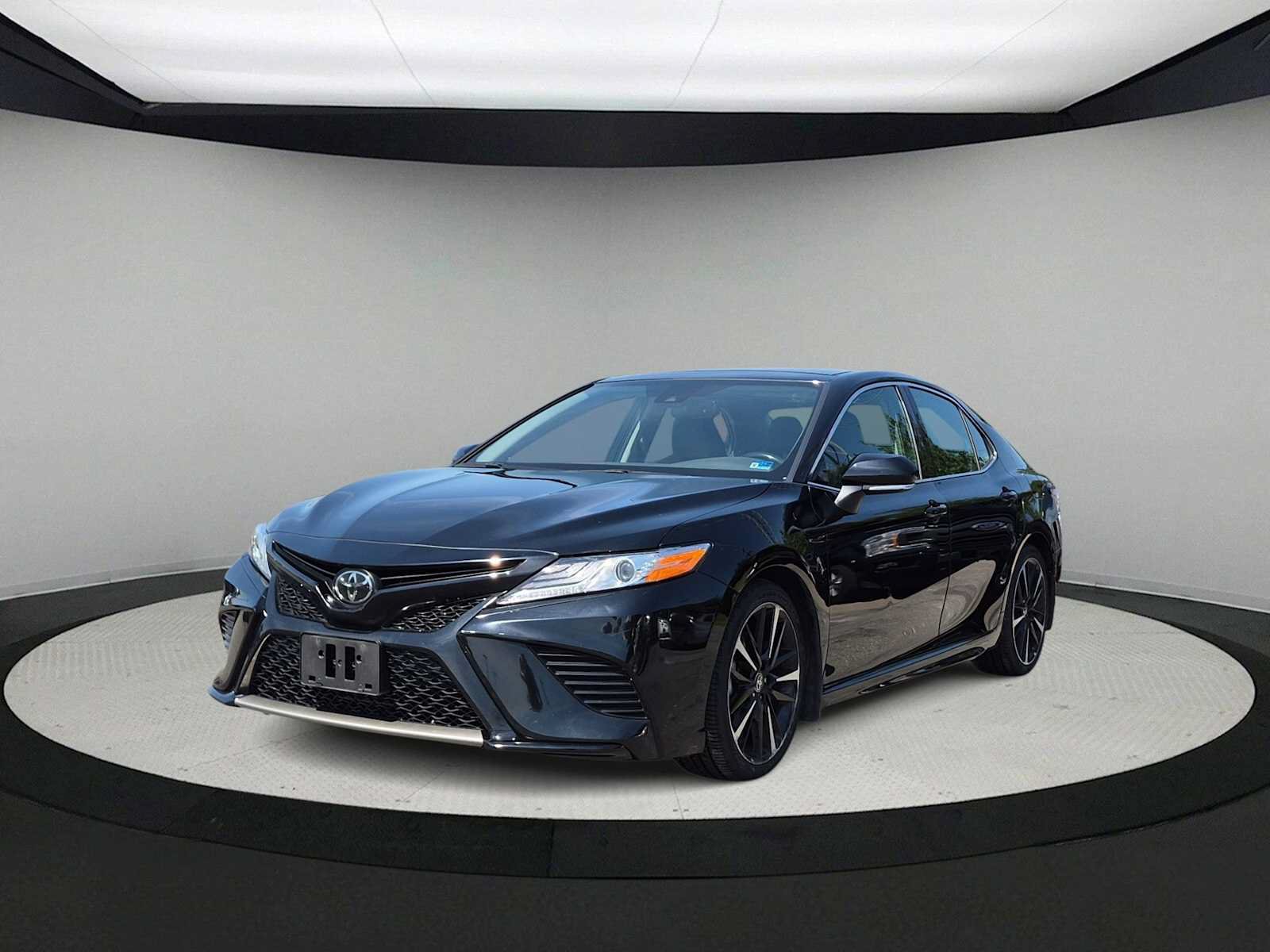 Used 2020 Toyota Camry XSE FWD image 4