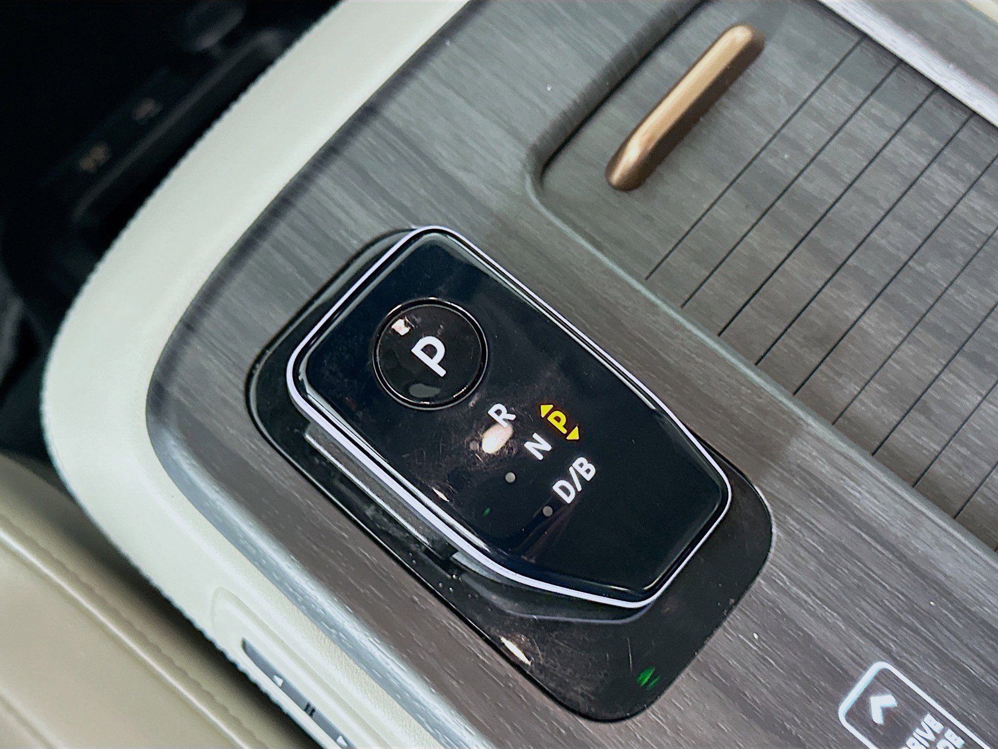 Used 2024 Nissan Ariya FWD image 25