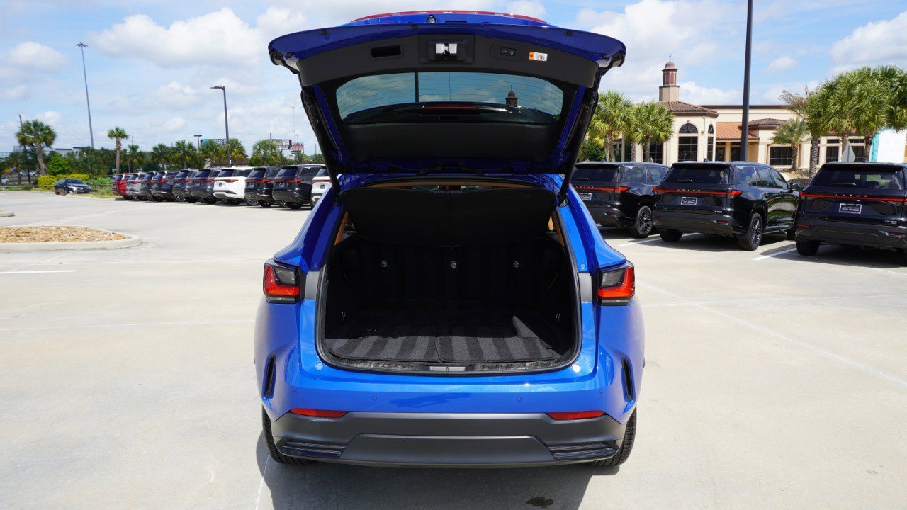 Used 2025 Lexus NX 250 FWD w/ Towing Package (2000 Lbs) image 37