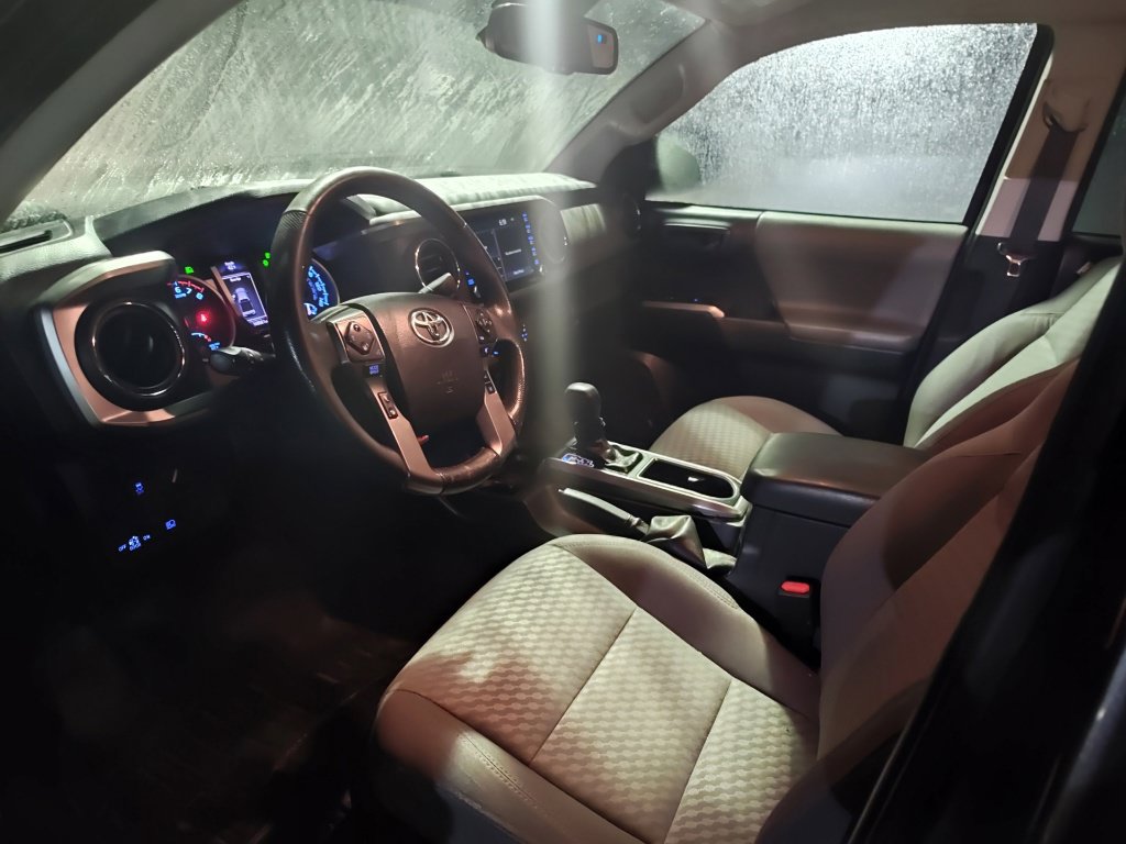 Used 2020 Toyota Tacoma SR5 AWD/4WD image 10