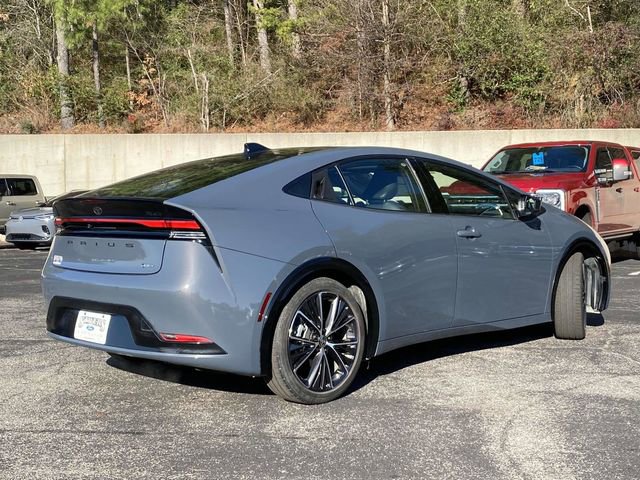 Used 2025 Toyota Prius XLE image 3