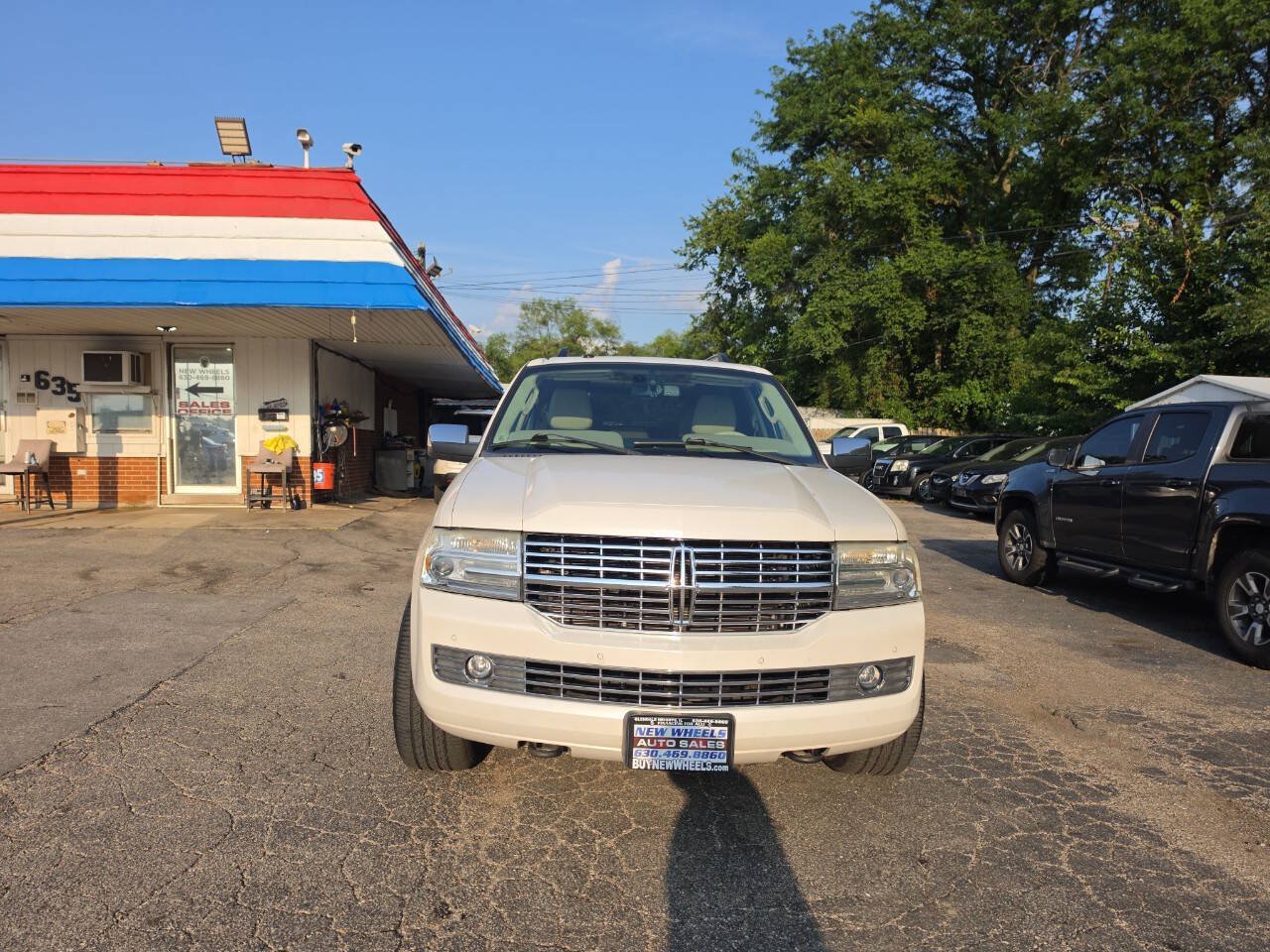 Used 2010 Lincoln Navigator 4WD image 4