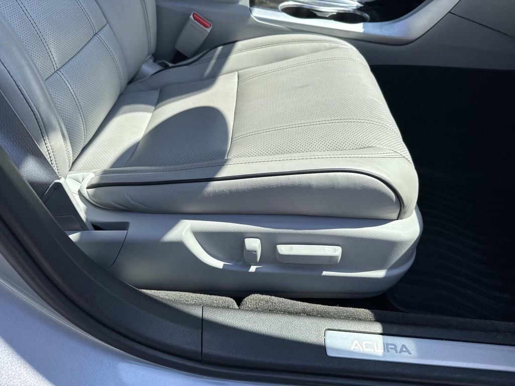 Used 2018 Acura TLX V6 w/ Technology Package FWD image 12