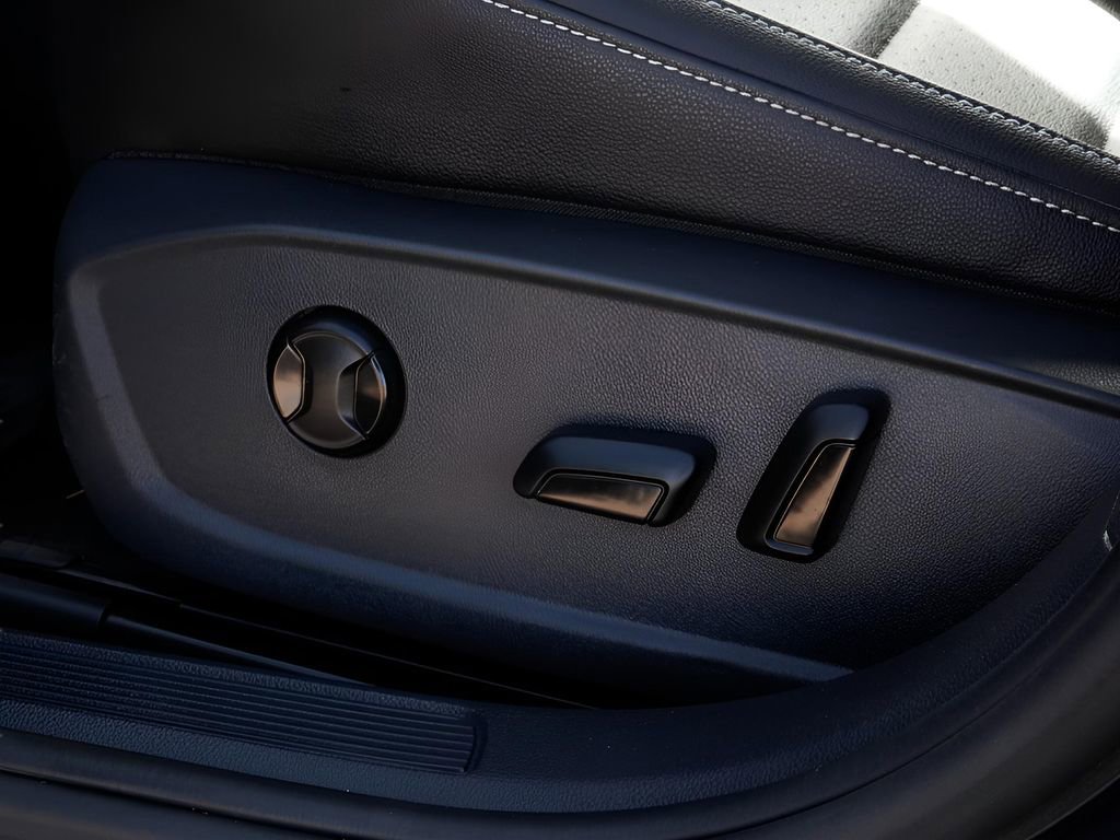 Used 2024 Volkswagen Jetta SE image 19