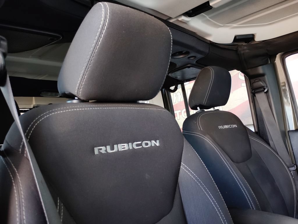 Used 2015 Jeep Wrangler Unlimited Rubicon w/ Connectivity Group AWD/4WD image 14