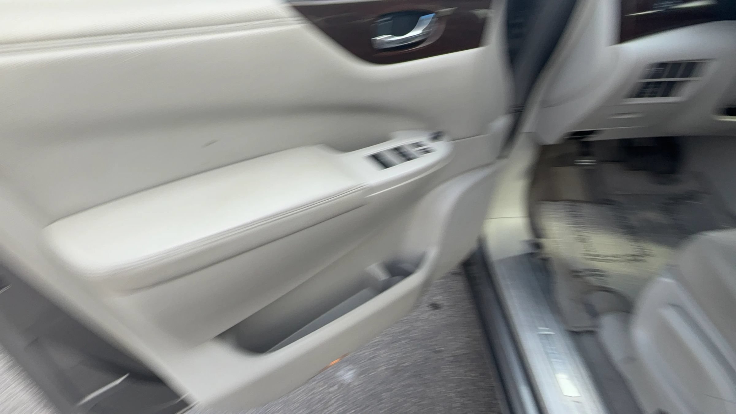 Used 2011 Nissan Quest SV FWD image 9