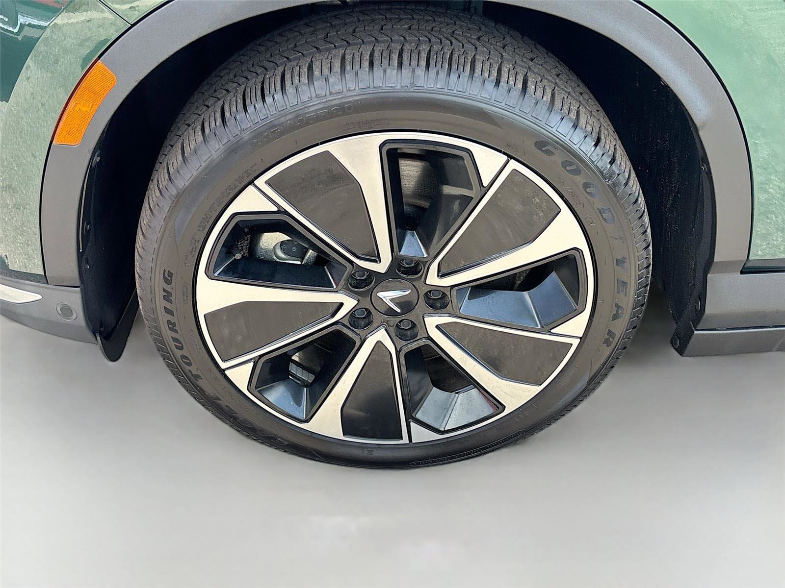 New 2025 VinFast VF 8 Plus AWD/4WD image 30
