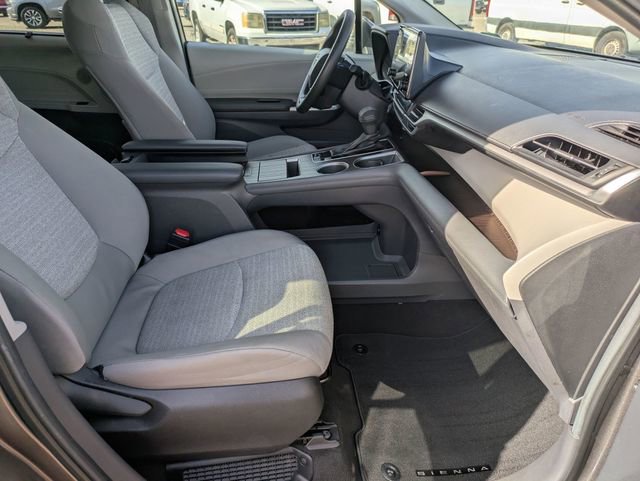 Used 2024 Toyota Sienna LE image 32