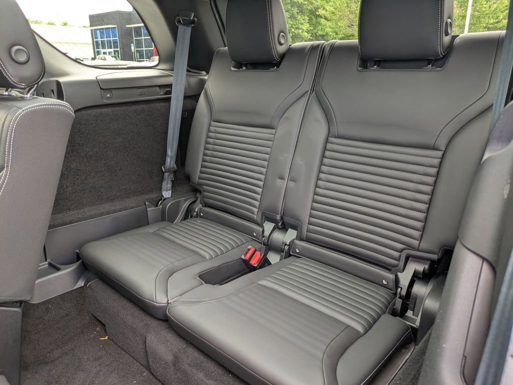 Used 2024 Land Rover Discovery Dynamic SE AWD/4WD image 32