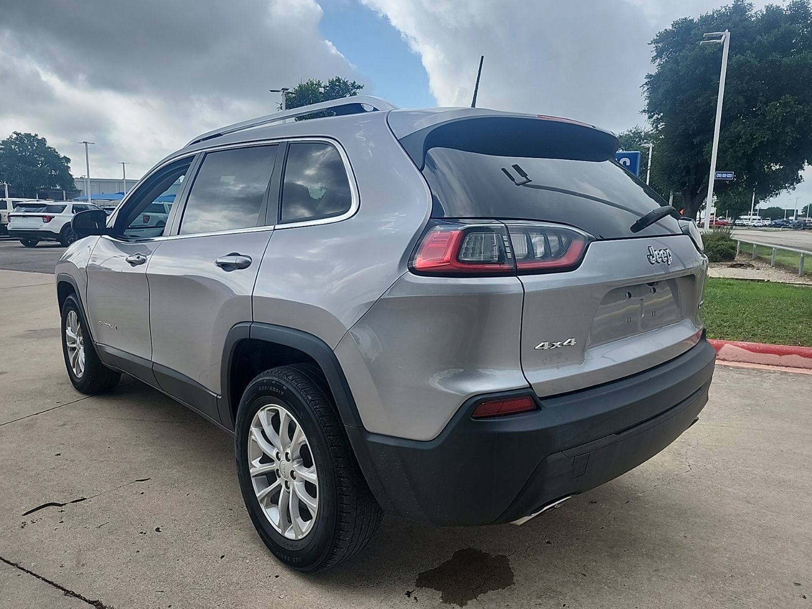 Used 2019 Jeep Cherokee Latitude w/ Popular Appearance Group AWD/4WD image 5
