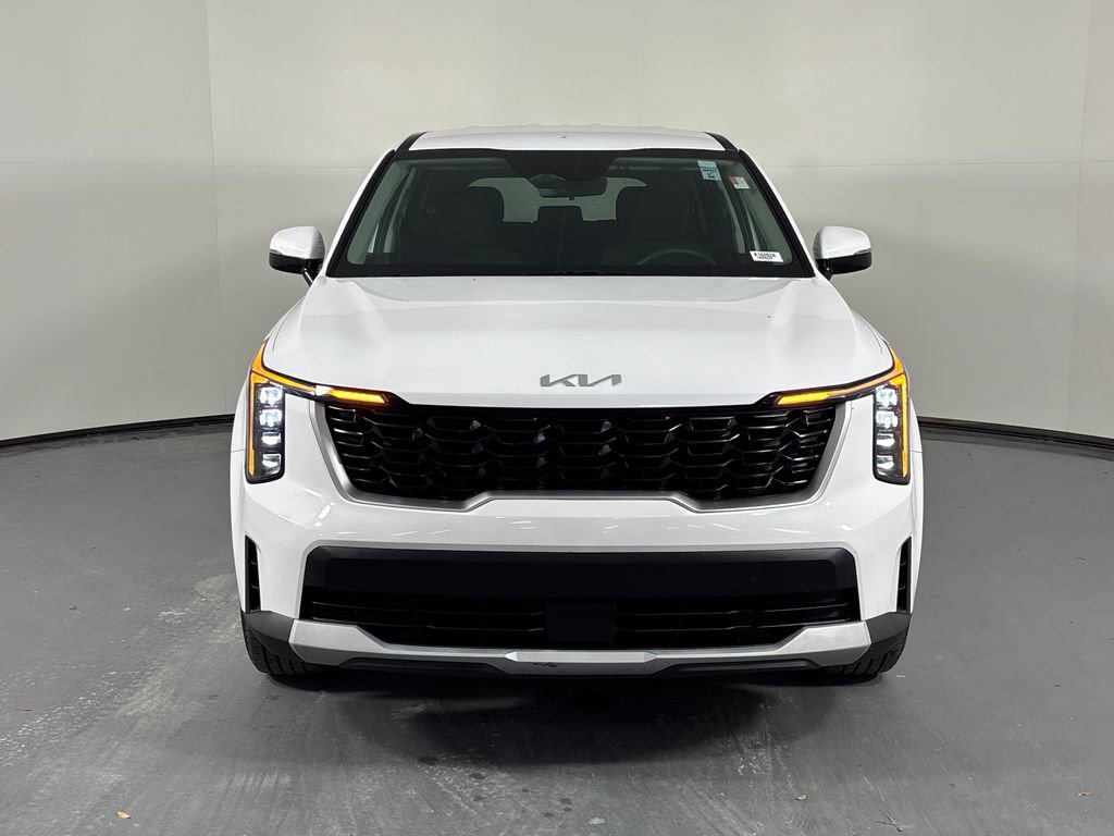 Used 2024 Kia Sorento LX image 2