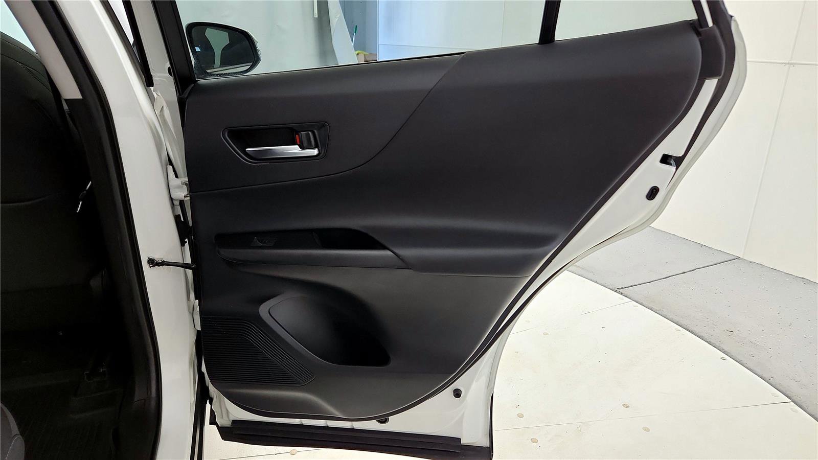 Used 2021 Toyota Venza LE w/ Carpet Mat Package (TMS) image 19