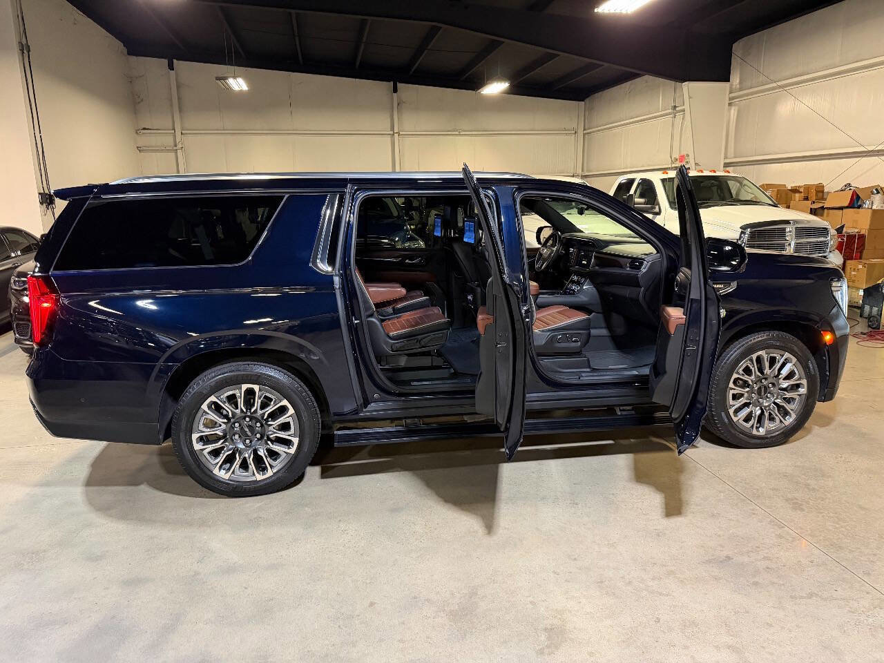 Used 2023 GMC Yukon XL Denali Ultimate image 44