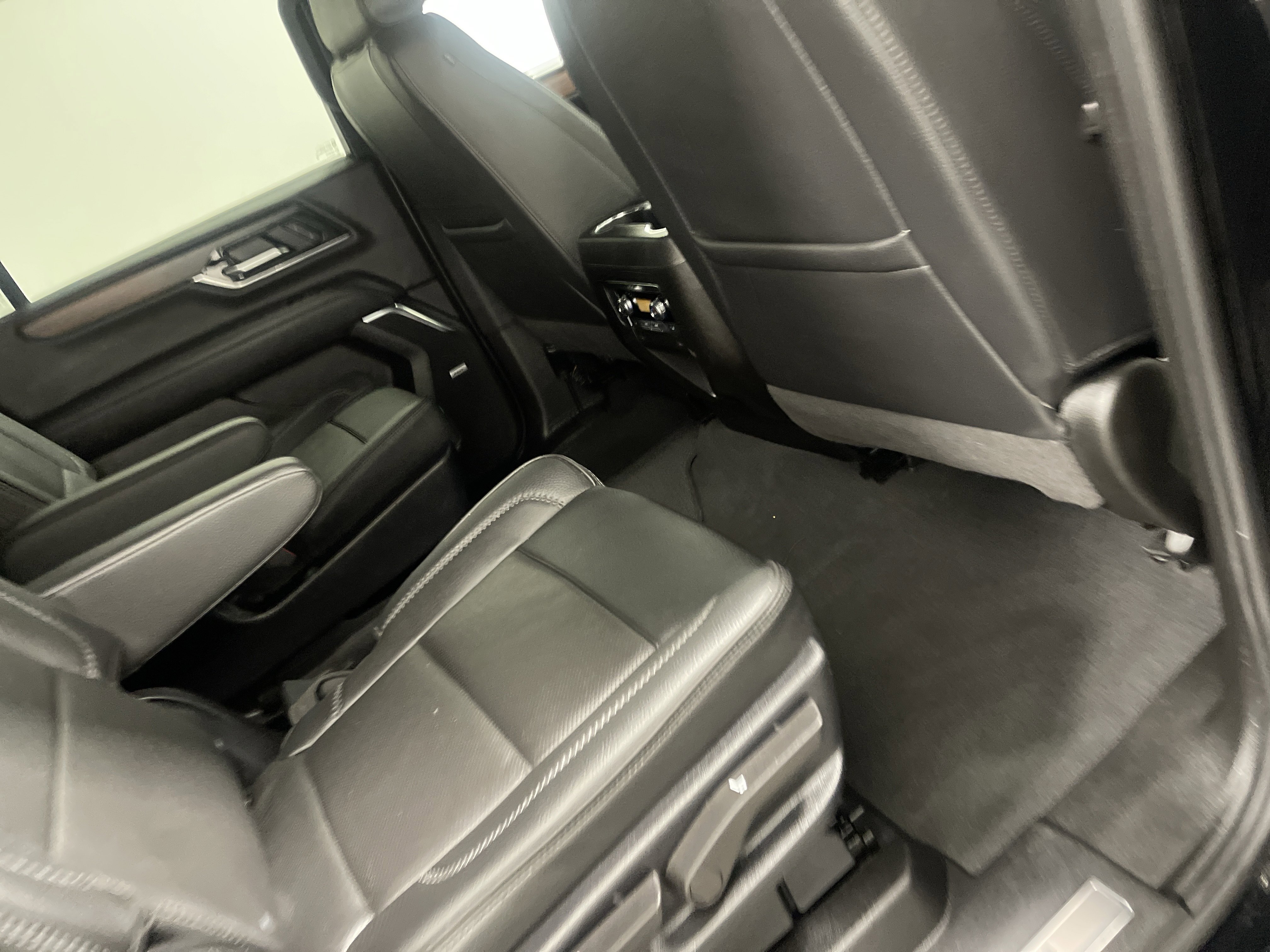 Used 2025 GMC Yukon XL Denali image 22