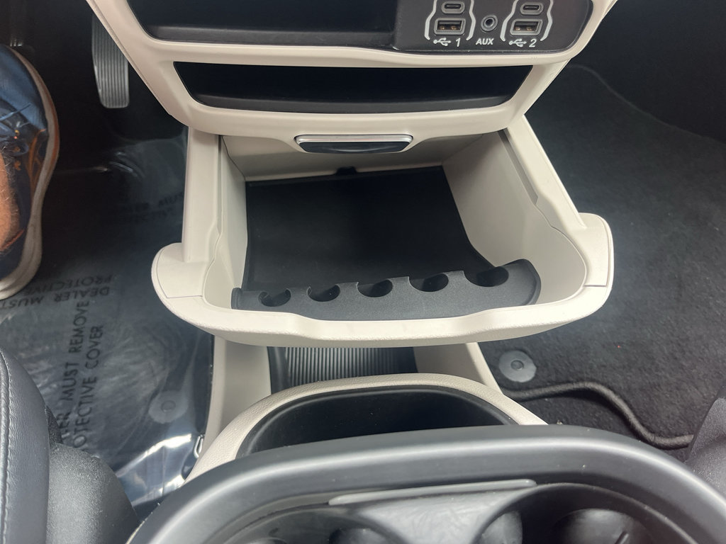 Used 2024 Chrysler Pacifica Touring-L FWD image 24