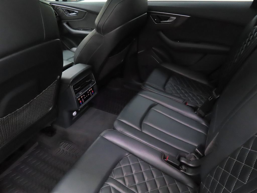 Used 2020 Audi SQ7 Premium Plus w/ SQ7 Black Optic Package AWD/4WD image 22