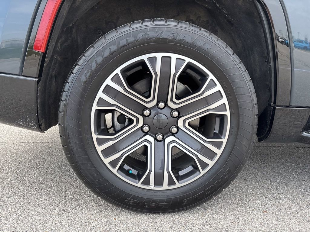 Used 2024 Jeep Wagoneer 4WD w/ Premium Group I image 15