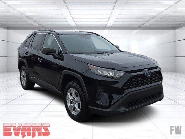 Used 2021 Toyota RAV4 LE image 1