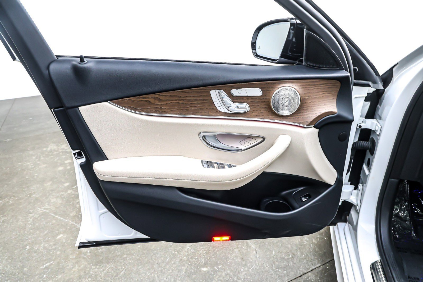 Used 2022 Mercedes-Benz E 350 Sedan w/ AMG Line Exterior image 22