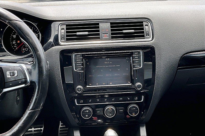 Used 2017 Volkswagen Jetta GLI FWD image 5
