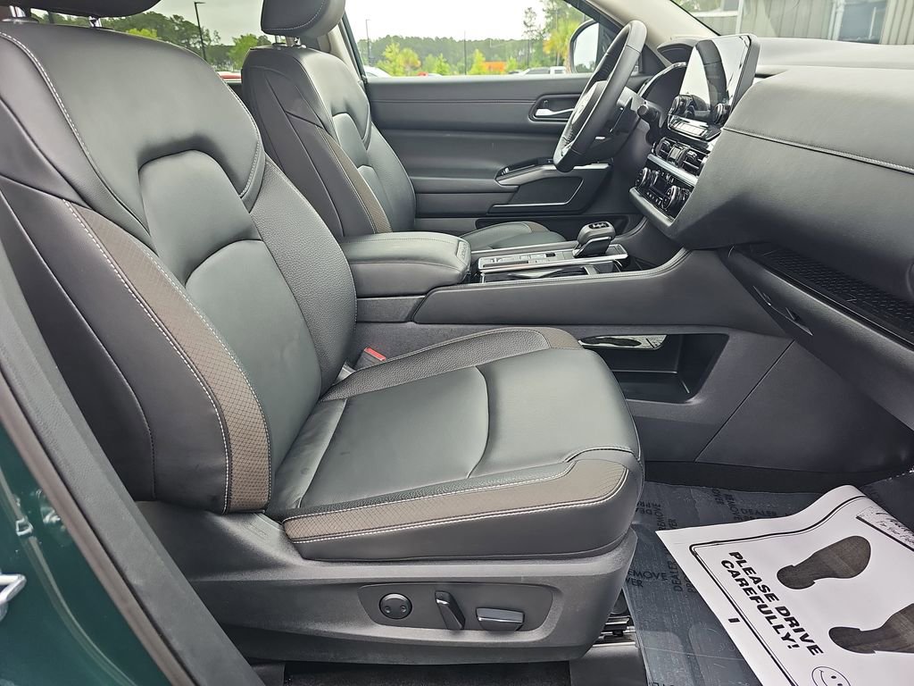 Used 2025 Nissan Pathfinder SL w/ SL Premium Package FWD image 14