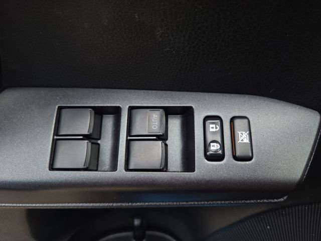 Used 2018 Toyota RAV4 LE image 17