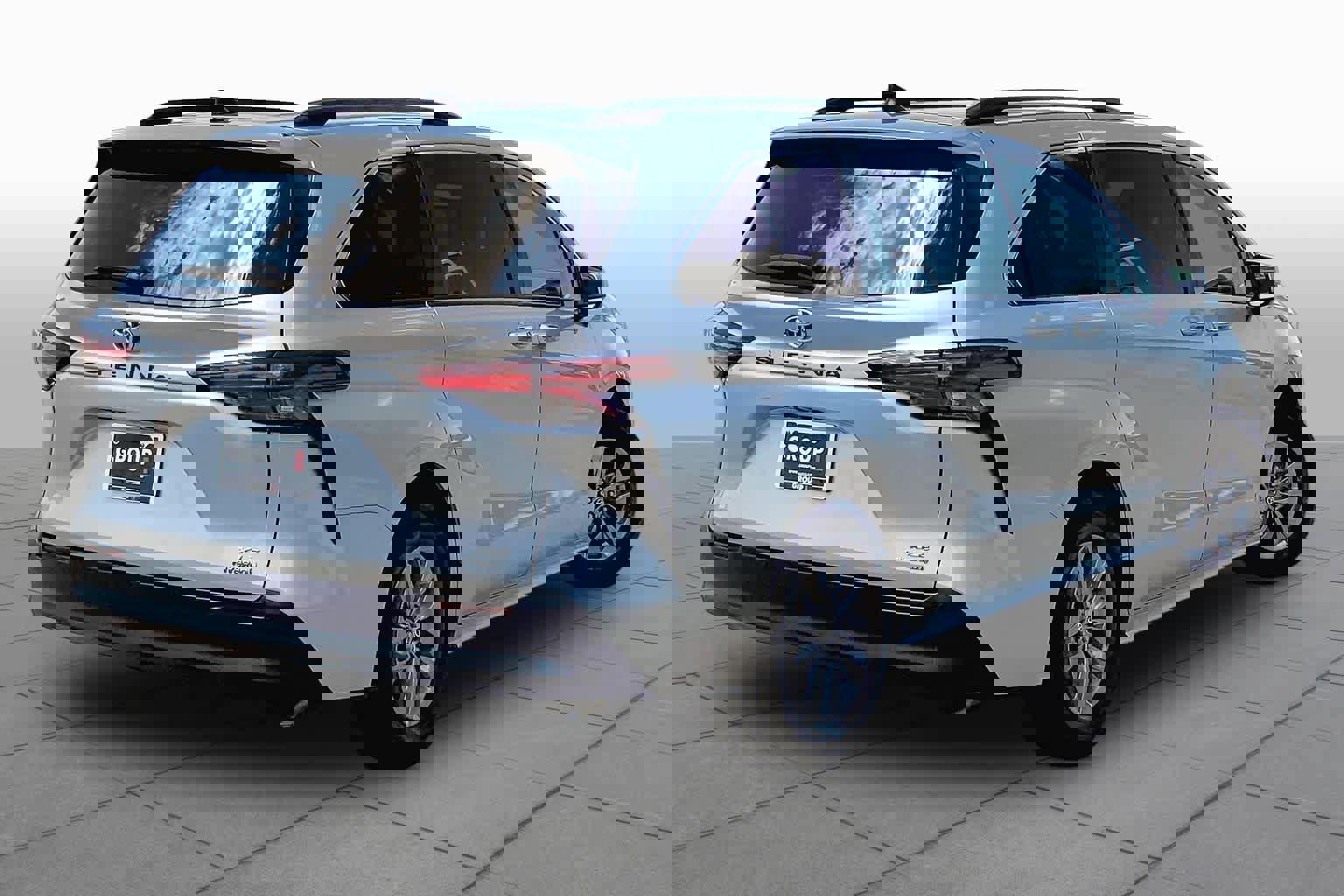 Used 2021 Toyota Sienna XLE image 13