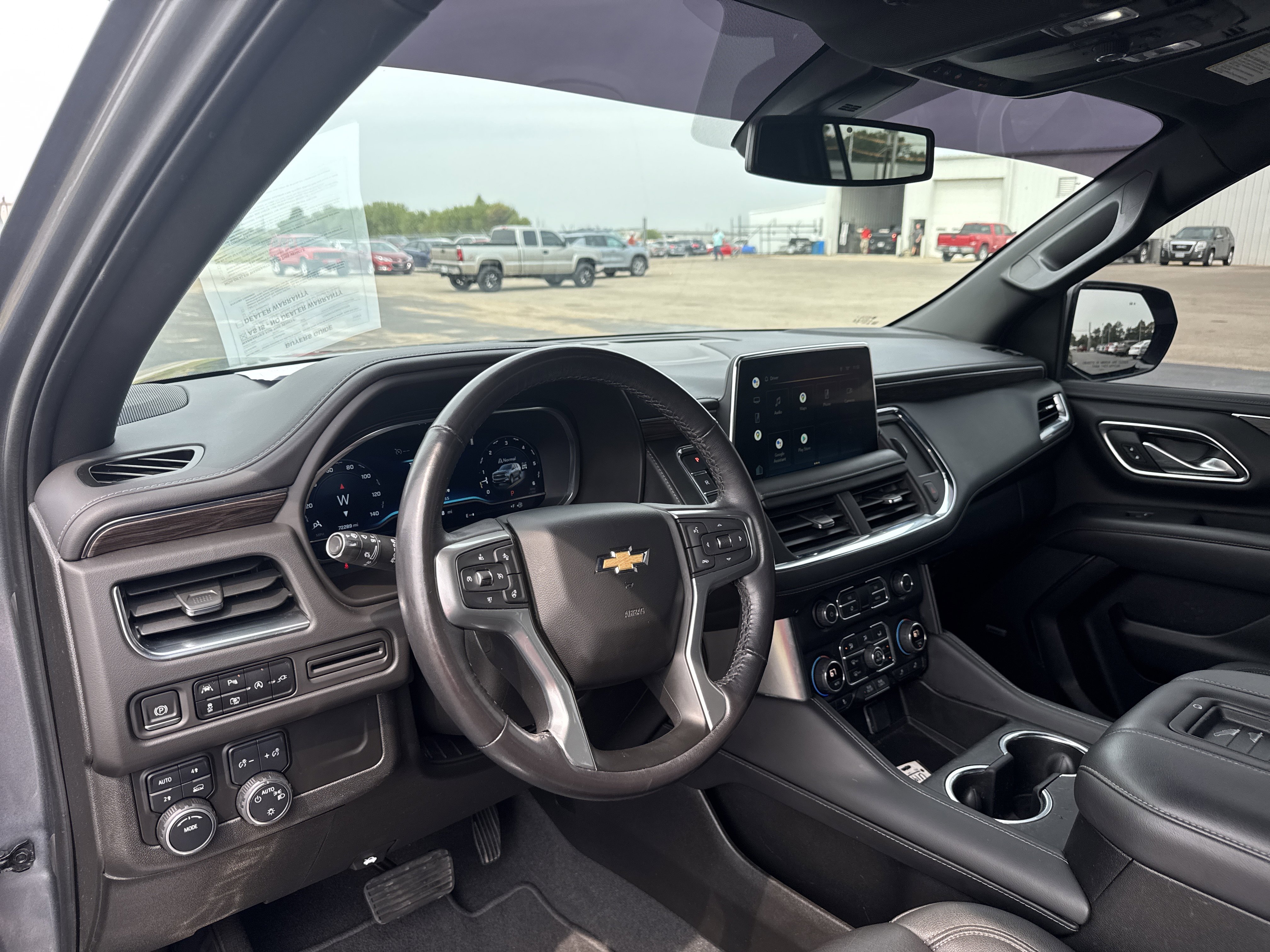 Used 2022 Chevrolet Suburban LT w/ Luxury Package image 9