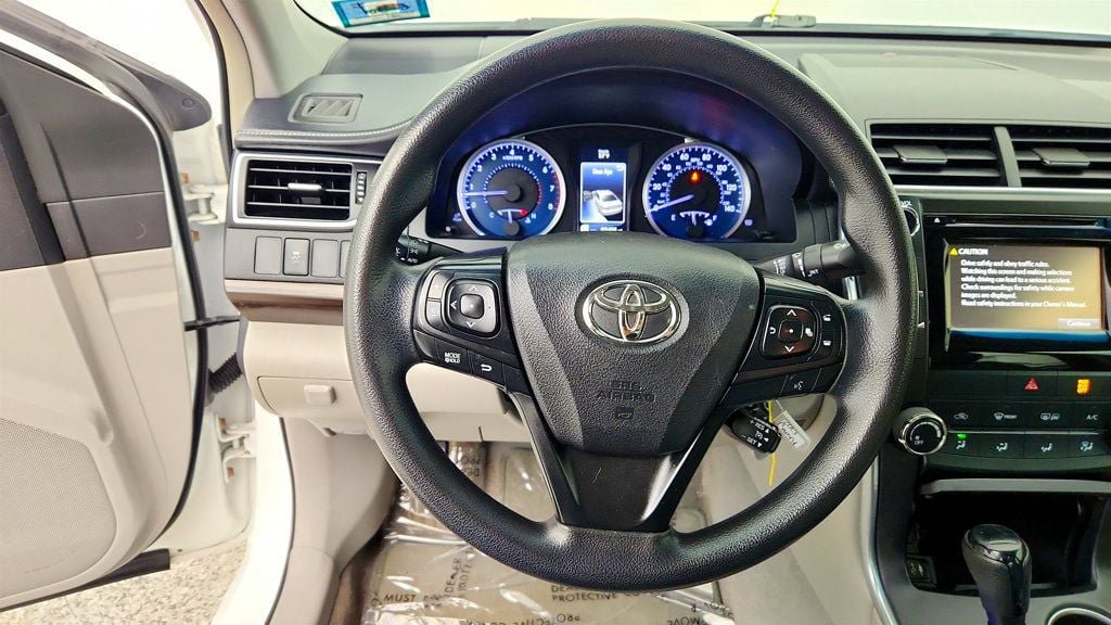 Used 2015 Toyota Camry LE FWD image 13