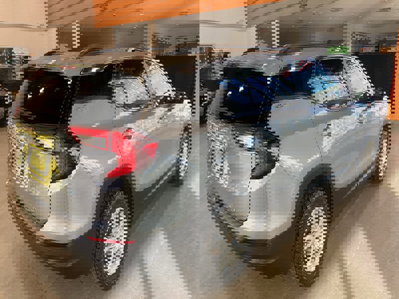 Used 2023 GMC Terrain SLE w/ Driver Convenience Package image 5