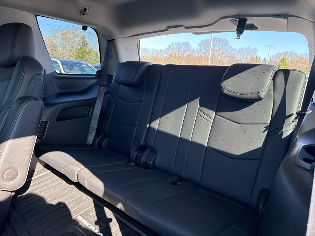 Used 2020 Cadillac Escalade Luxury w/ Escalade Sport Edition image 21