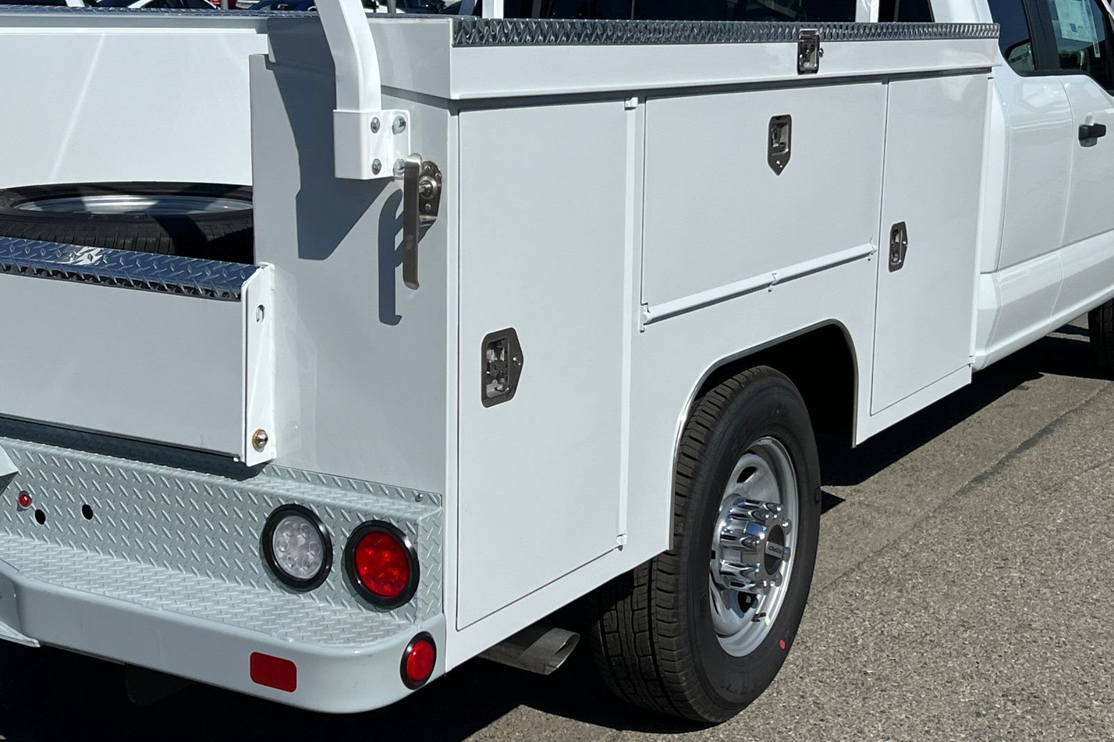 New 2026 Ford F350 XL w/ XL Chrome Package RWD image 23