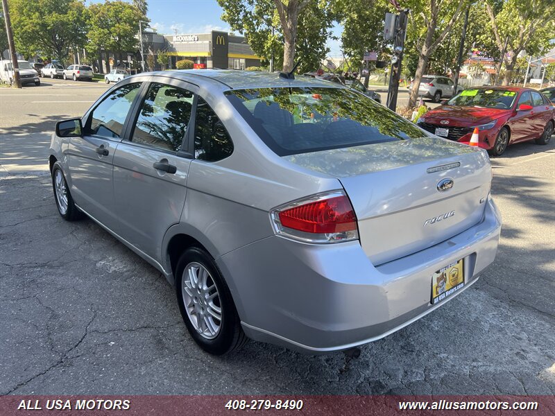 Used 2010 Ford Focus SE FWD image 7