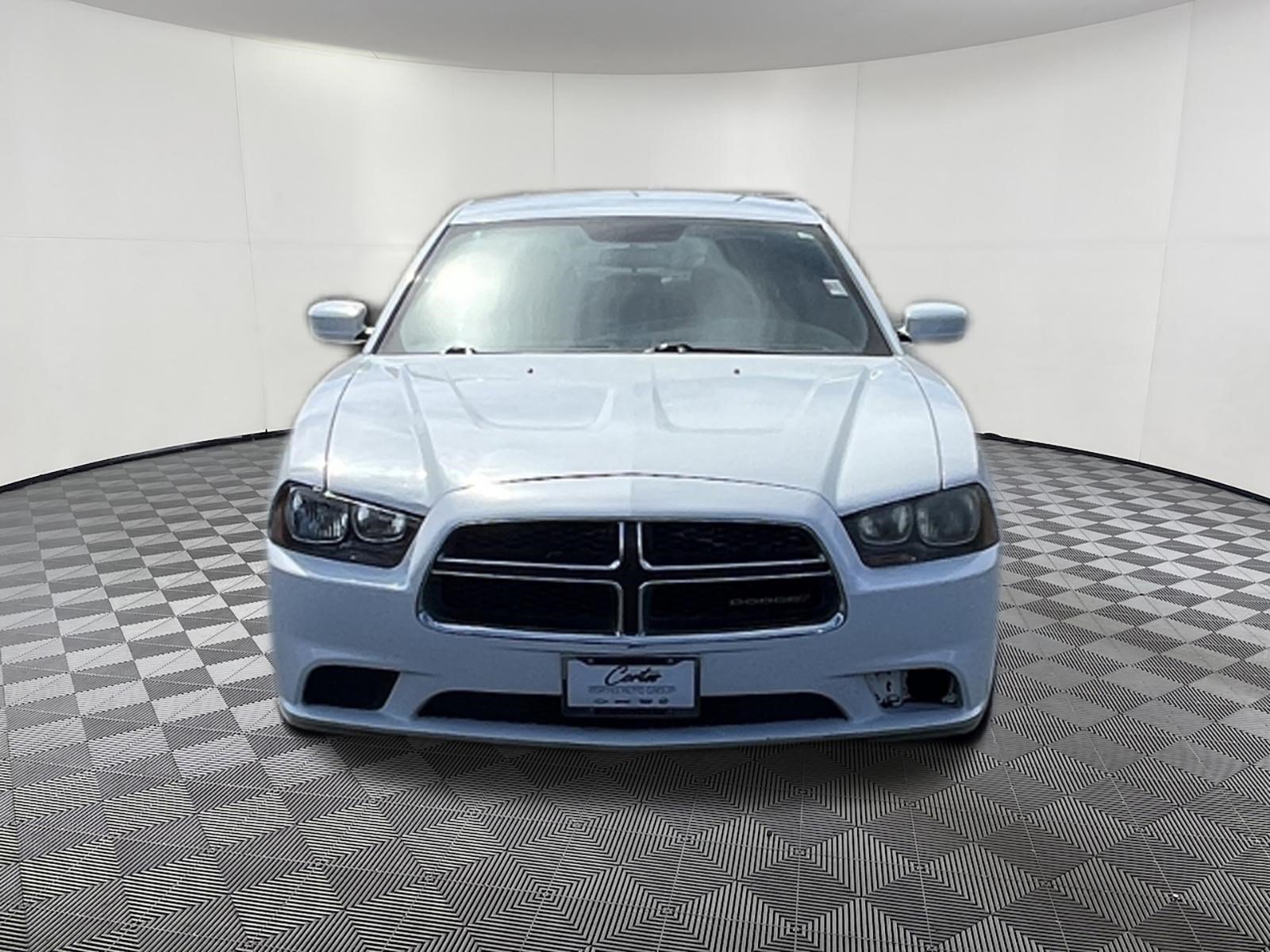 Used 2014 Dodge Charger SE RWD image 2