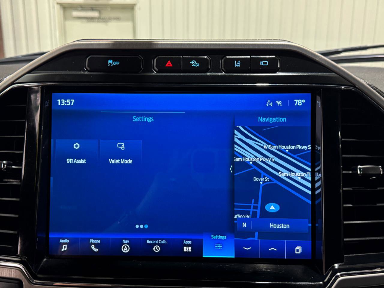 Used 2022 Ford F250 Platinum w/ Tremor Off-Road Package AWD/4WD image 40
