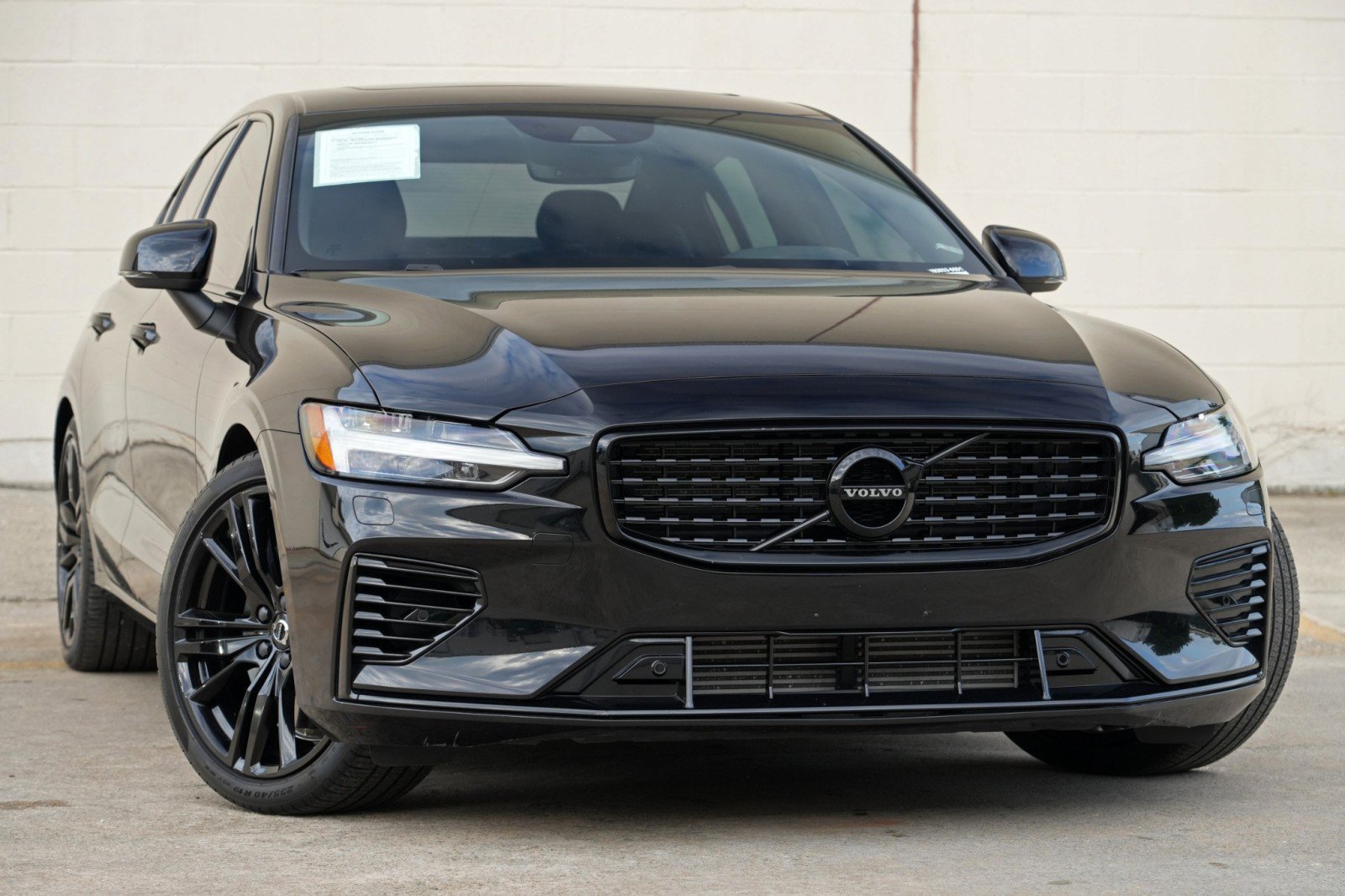 Used 2022 Volvo S60 T8 R-Design w/ Climate Package AWD/4WD image 4