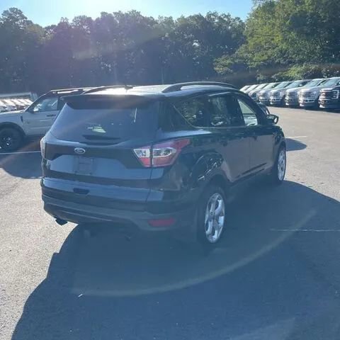 Used 2017 Ford Escape SE w/ SE Leather Comfort Package FWD image 2